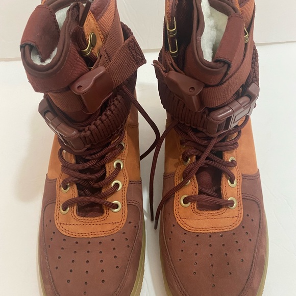 The comfortable shoes from Nike Air Force 1 '07 AQ0118-200 - Picture 4 of 6